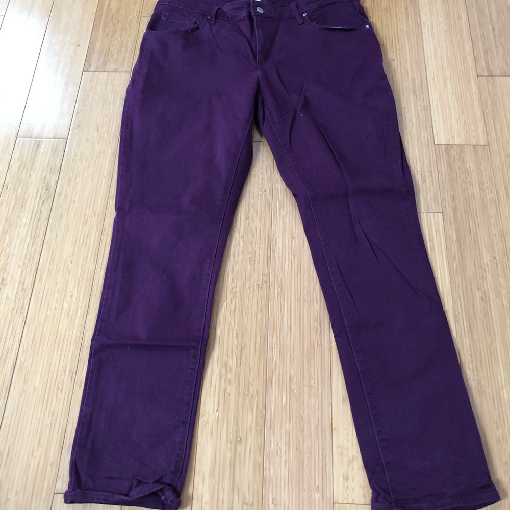 Womans Levis purple jeans. Size 32